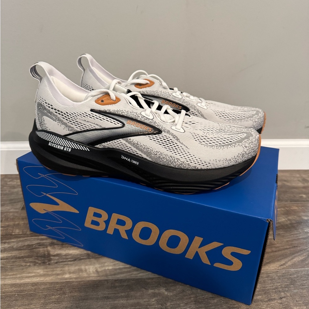 Brooks Men's Athletic Shoes - White, Black, and gold